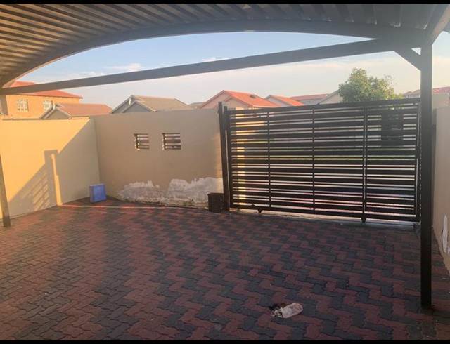 2 BEDROOM PROPERTY TO RENT IN FLEURHOF